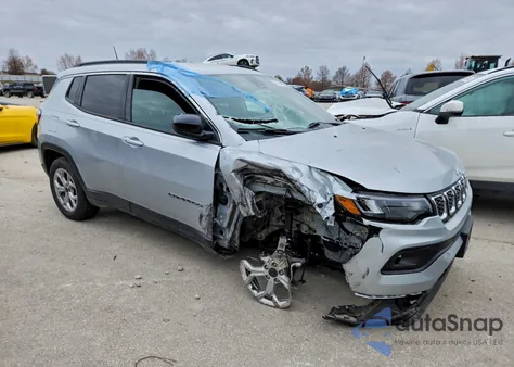 2025 Jeep Compass Latitude z USA, uszkodzony, nr VIN 3C4NJDBN5ST532014
